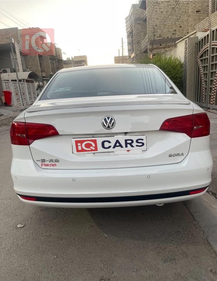 فولكسفاغن بورا